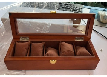 Wooden watch box The Unalia Brand